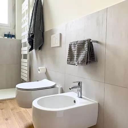 Chez Fratellini, Deluxe Flat With Garden & Parking