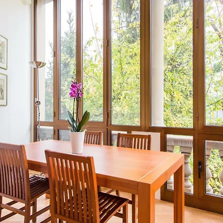 Chez Fratellini, Deluxe Flat With Garden & Parking Apartment